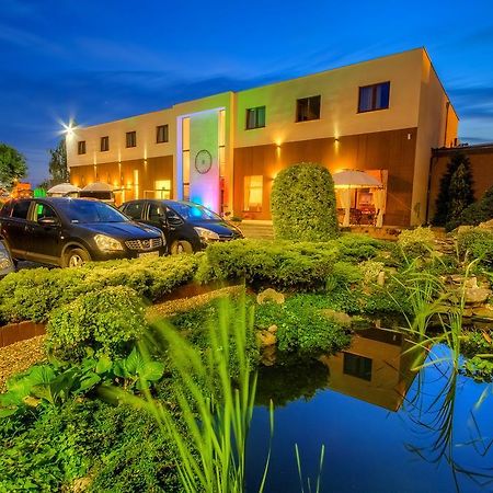 Confero Nowa Basn Hotel Nysa Exterior foto