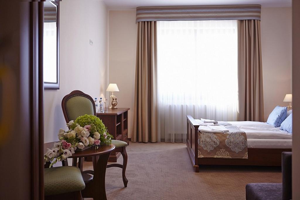 Confero Nowa Basn Hotel Nysa Quarto foto